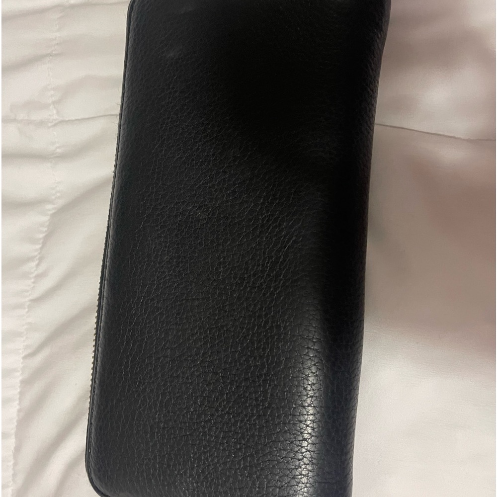 Michael Kors leather wallet comes from a smoke, free pet free home